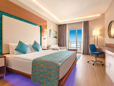 Ramada Hotel & Suites Bild 02