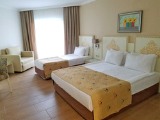 Hotel Crystal Admiral Resort Suites & Spa Bild 12