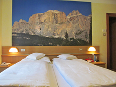 Berg Hotel Latemar Spitze Bild 02