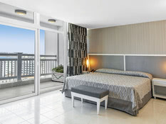Hotel NH Capri Bild 02