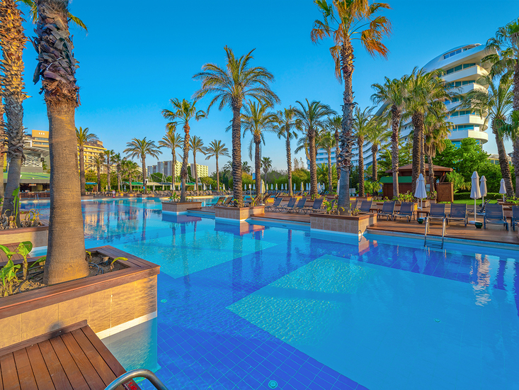 Hotel Concorde de Luxe Resort in Antalya - Lara bei alltours buchen